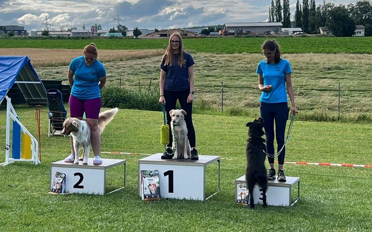 11_Anna-Lena und Amy A1 Large.jpeg